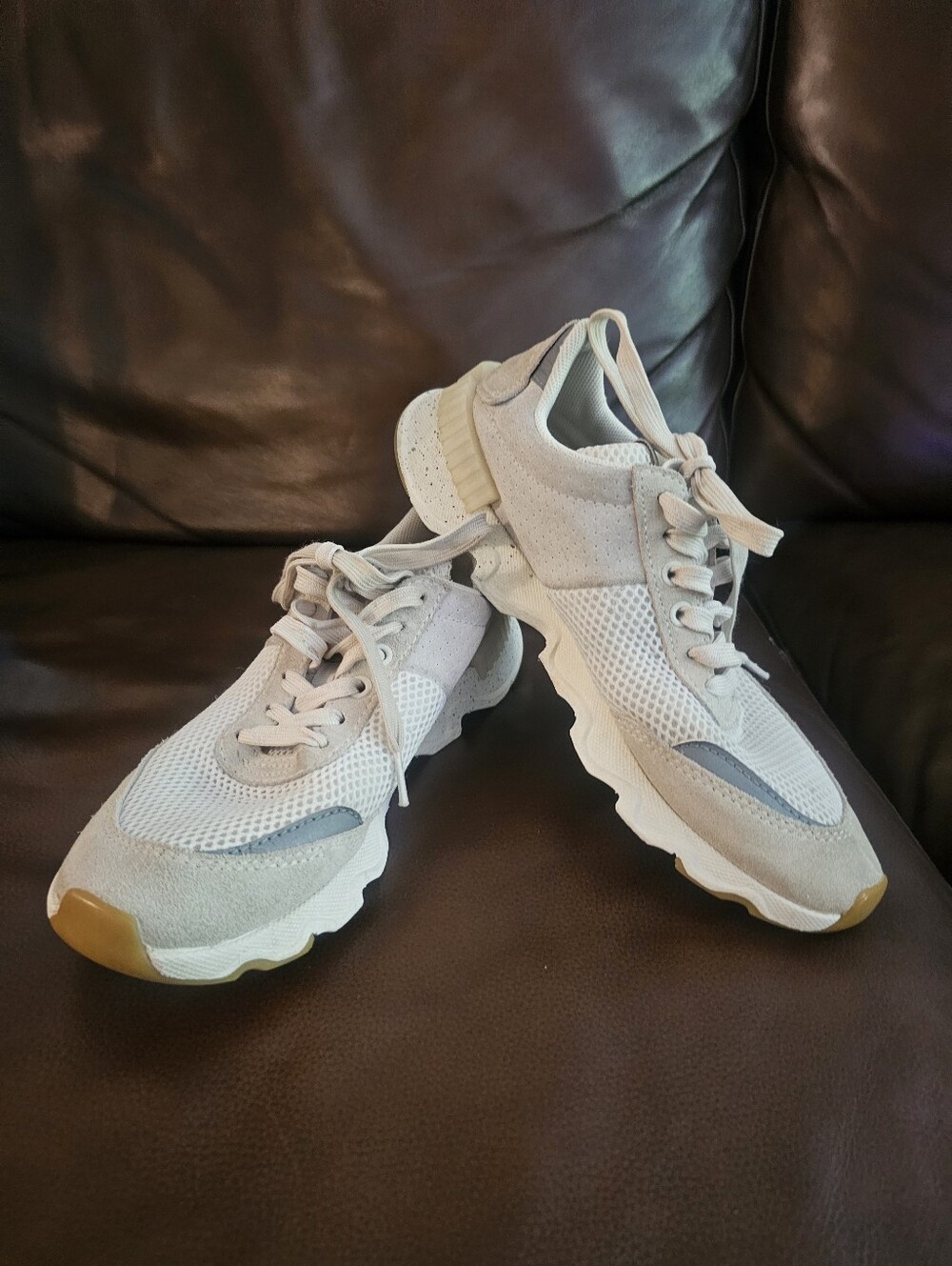 Light Gray Women Mesh & Suede Athletic Sneakers Size 8